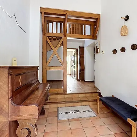 Vila Maisons De Familles Vacation With Pool And Mont-saint-michel